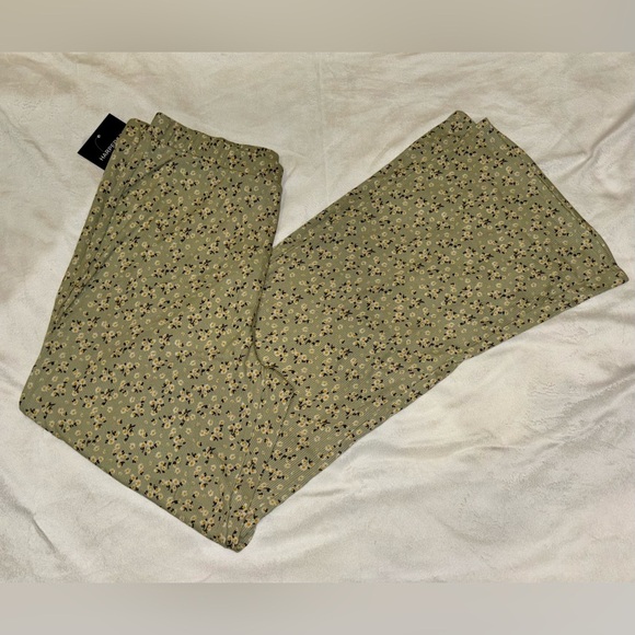 Earthy Green Wide Leg Pants with Organic Pattern - Picture 1 of 6